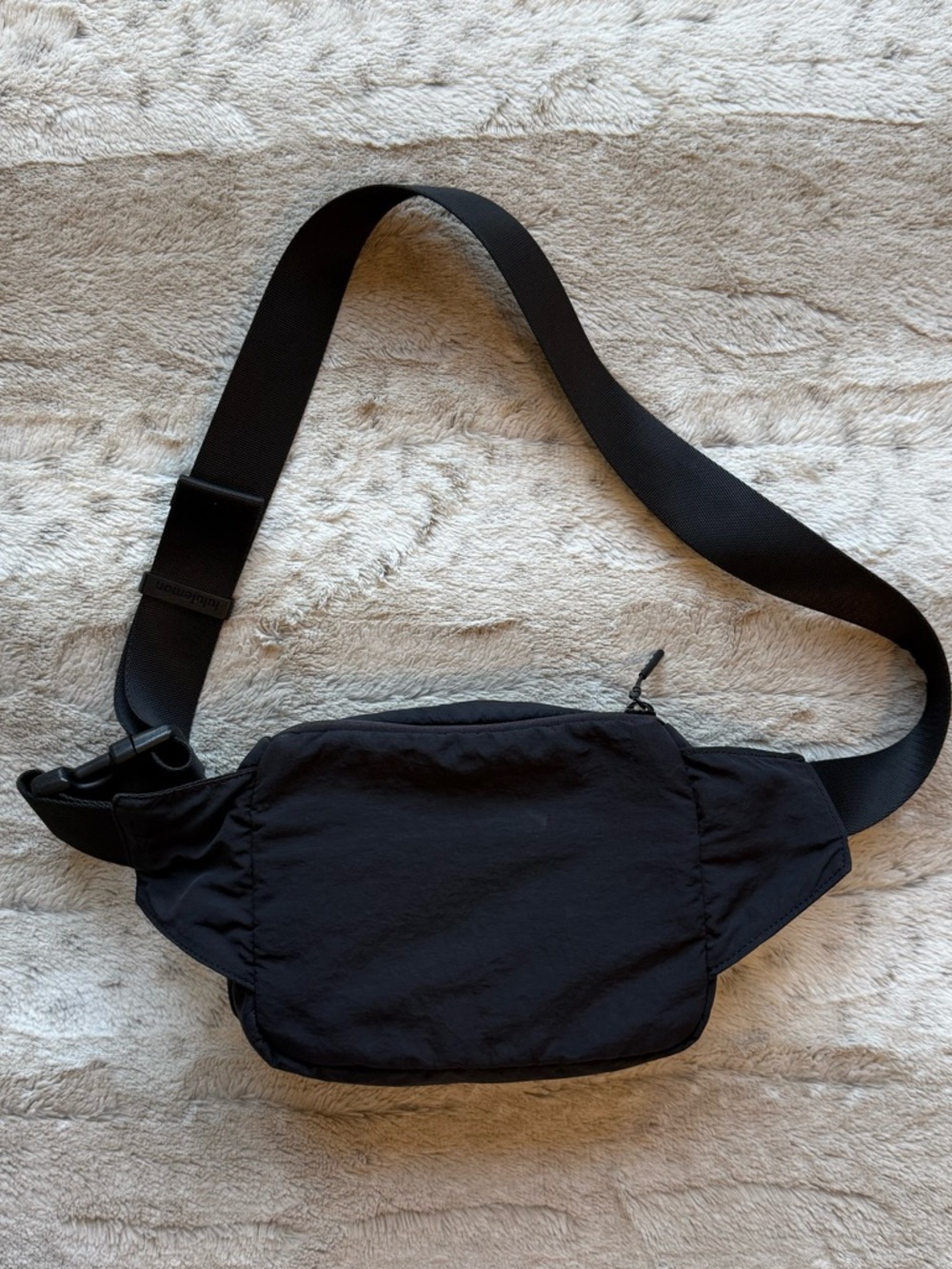 LULULEMON Clean Lines Belt Bag 2L in Black - Picture 7 of 16